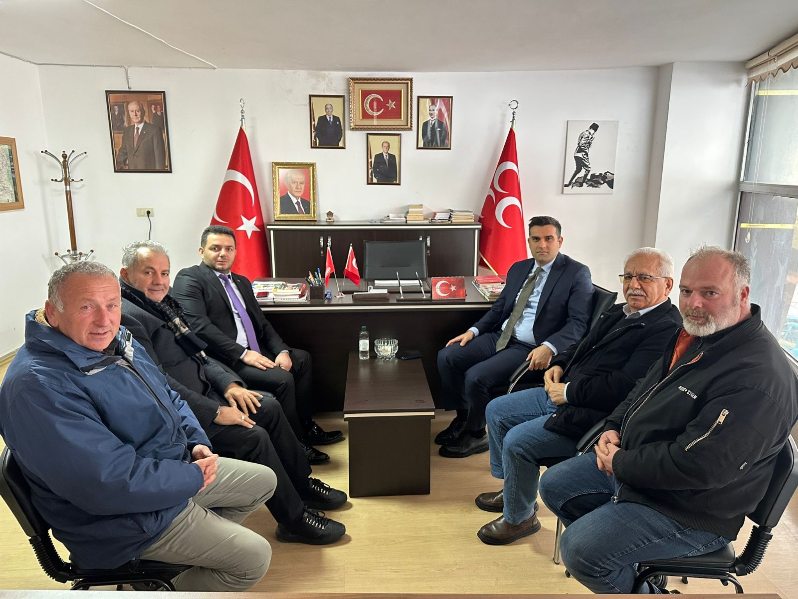 İkizdere Kaymakamı Burak Yaylacı ilçedeki ziyaretlerinde MHP İlçe Başkanlığına ziyaret
