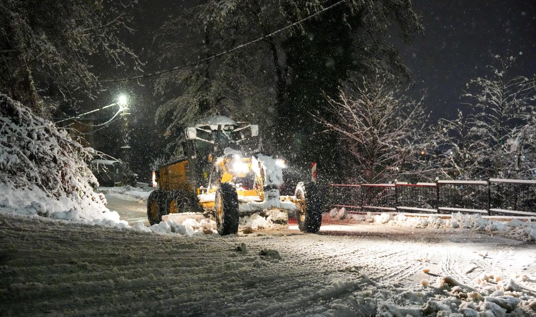Rize’de özellikle yüksek kesimlerde ve üst mahallelerde etkisini sürdüren kar