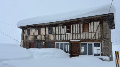 İKİZDERE MERKEZDE 40 CM OLAN KAR KALINLIĞI KÖYLERDE 1,5 METREYE