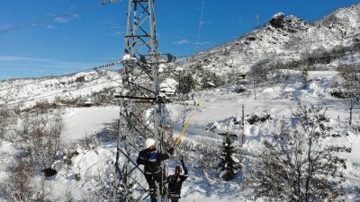 Doğu Karadeniz Bölgesi’nde etkili olan yoğun kar yağışı nedeniyle elektrik