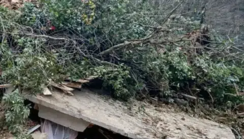 Rize’nin Güneysu ilçesine bağlı Kangel Mahallesi’nde şiddetli yağış sonrası meydana