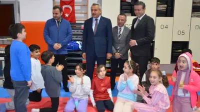 Rize Gençlik Merkezi’nde düzenlenen yetenek tarama testine Rize Valisi İhsan