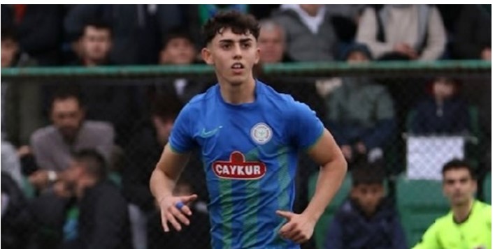 Çaykur Rizespor altyapısında forma giyen genç savunma oyuncusu Hüseyin Ege