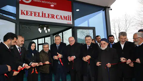 Arsin'de tamamlanan Kefeliler Camii, düzenlenen bir törenle açıldı. Açılışta, önemli