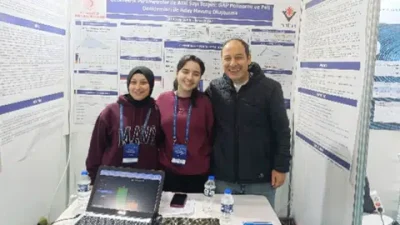 Rize TOBB Fen Lisesi öğrencileri Elif Beyza Özer ve İrem