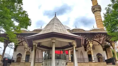 Osmanlı mimarisinin Karadeniz’deki en zarif örneklerinden biri olan Gülbahar Hatun