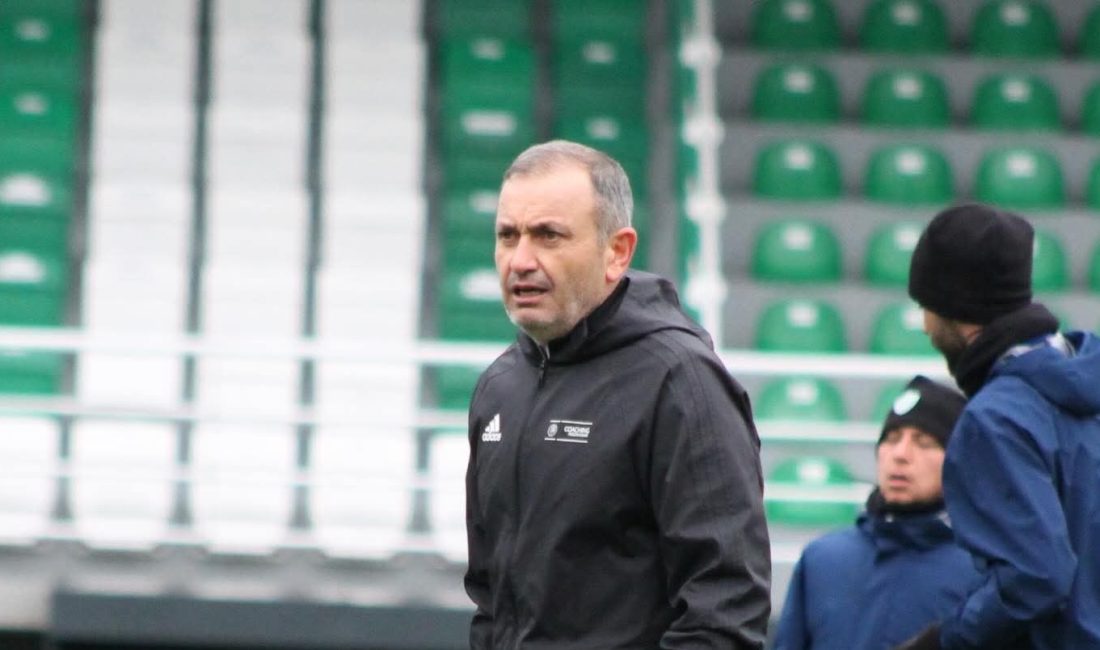 Çayelispor Teknik Direktörü Veyis Kamber, Düzcespor karşısında alınan farklı galibiyetin