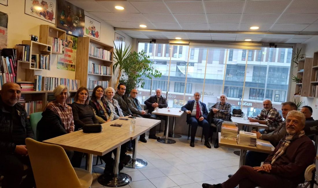 Emin Şir’in son kitabı Dünyanın Acemisi, edebiyatseverlerle "Bizum Kitap Kafe"'