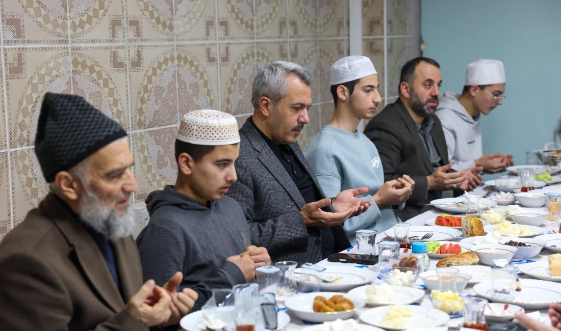 Vali İhsan Selim Baydaş, Ramazan ayının bereketini gençlerle paylaşmak amacıyla