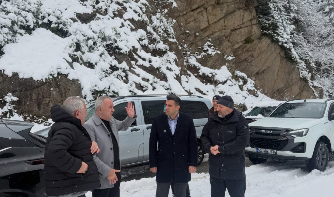 İlçe Kaymakamı Burak Yaylacı Belediye Başkanı Abdi Ekşi ile birlikte