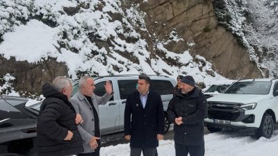 İlçe Kaymakamı Burak Yaylacı Belediye Başkanı Abdi Ekşi ile birlikte