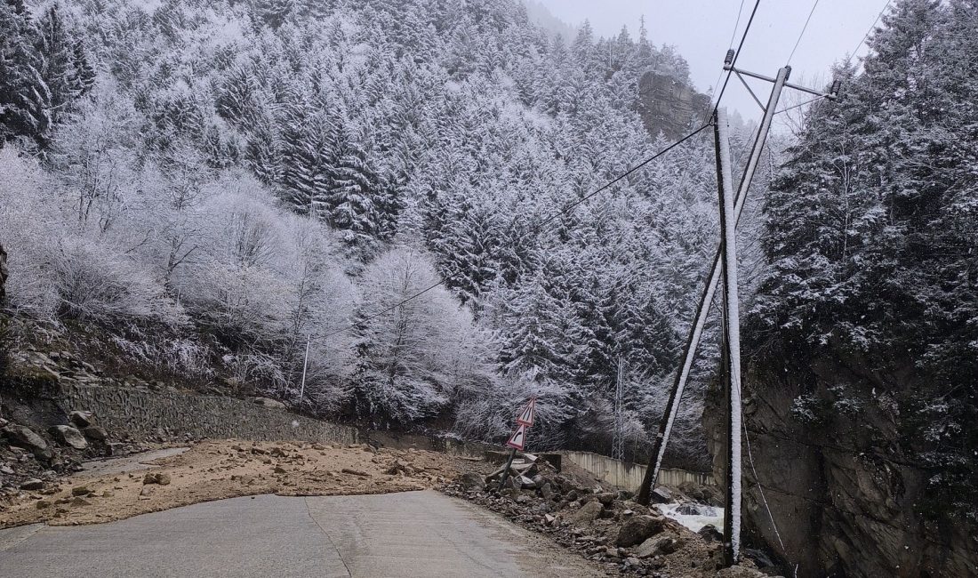 İSMET KÖSOĞLU İkizdere Anzer Gurup yolu bu sabah meydana gelen
