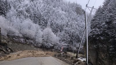 İSMET KÖSOĞLU İkizdere Anzer Gurup yolu bu sabah meydana gelen