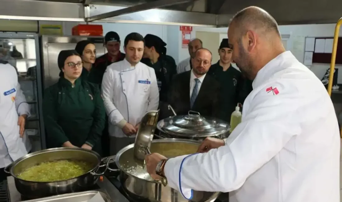 Rize’nin İyidere ilçesinde lise öğrencileri, Ramazan ayında 20 haneye her