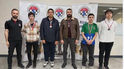 Rize’de düzenlenen “18 Mart Çanakkale Zaferi Satranç Turnuvası” Açık Kategori