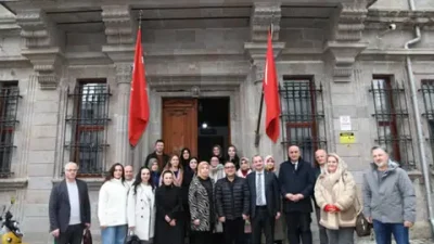 Trabzon'da düzenlenen Edebiyat Akademisi etkinliğinde, edebiyat tarihinin temel kavramları ele