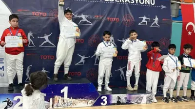 Elazığ'da düzenlenen Eskrim Türkiye Şampiyonası'nda U10 kategorisinde şampiyon olan Erzurumlu