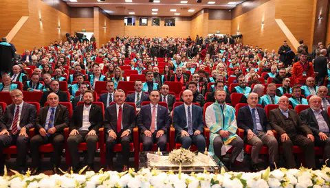 Rize’de düzenlenen törende, Recep Tayyip Erdoğan Üniversitesi’nin 20 yıllık akademik