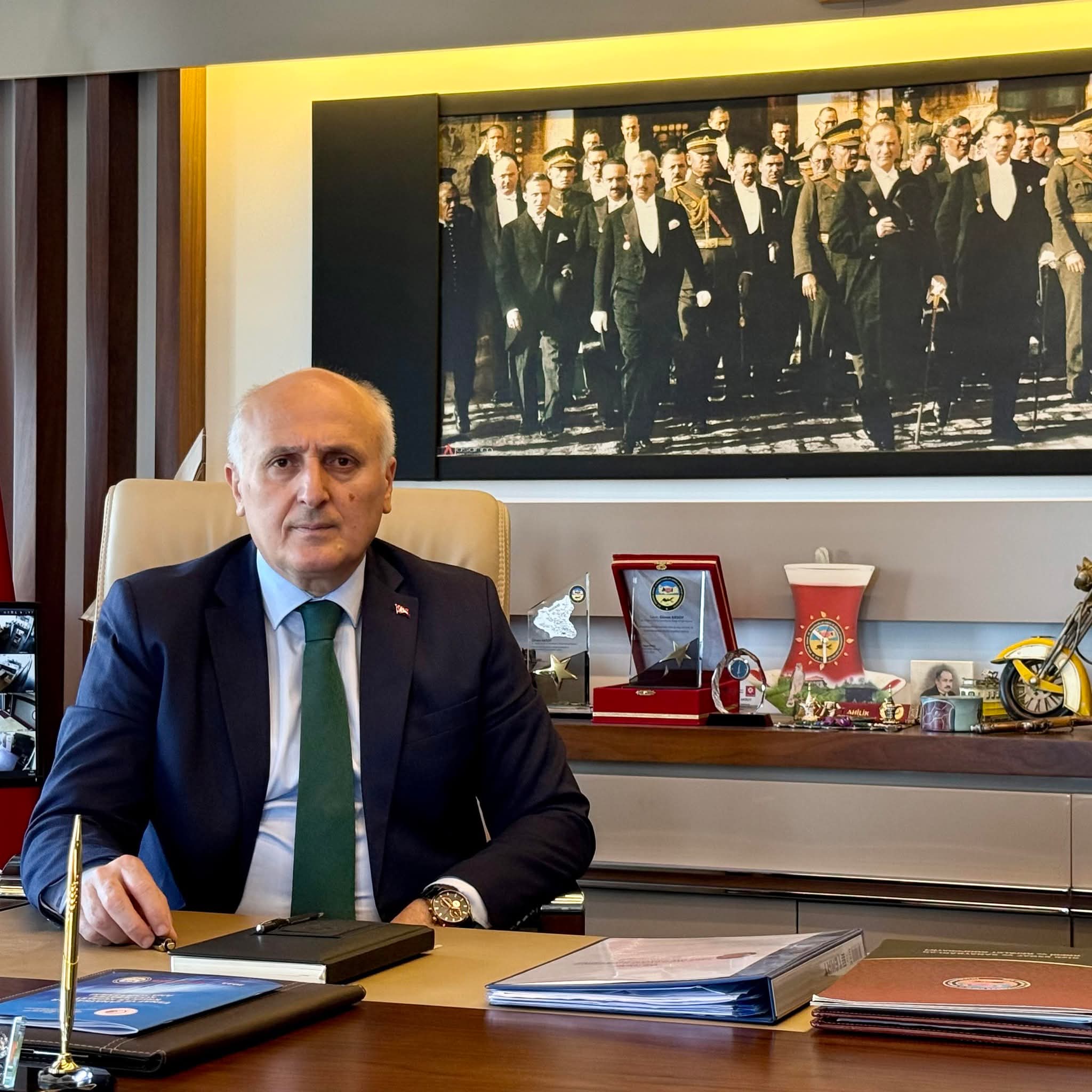 Rize Esnaf ve Sanatkârlar Odaları Birliği Başkanı Güven Aksoy, çay