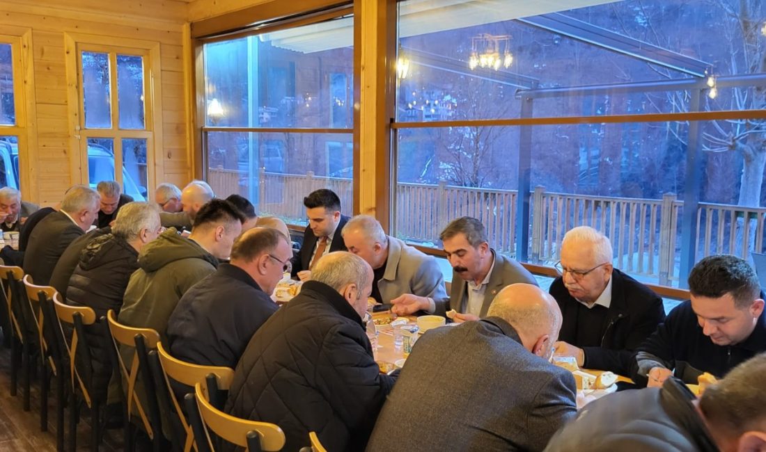 İkizdere Muhtarlar Derneği tarafından yapılan programda Muhtarlar ve ilçe bürokratları