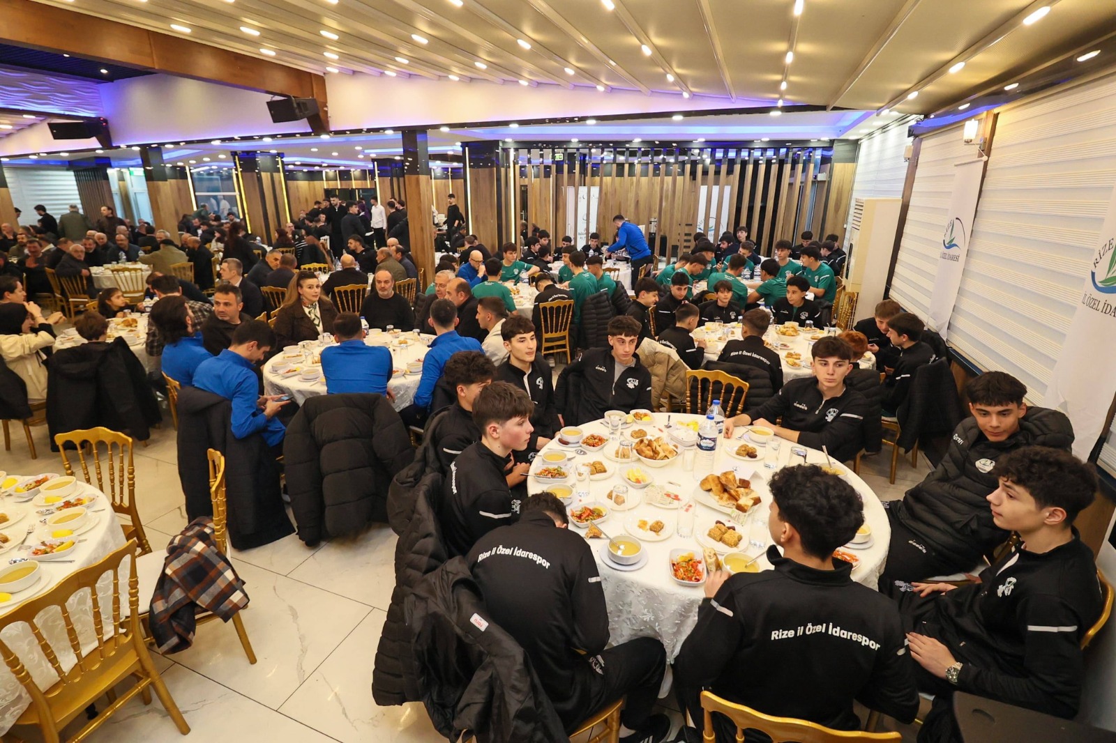 Rize İl Genel Meclisi Başkanlığının HARVEL Salonunda gerçekleşen geleneksel iftar