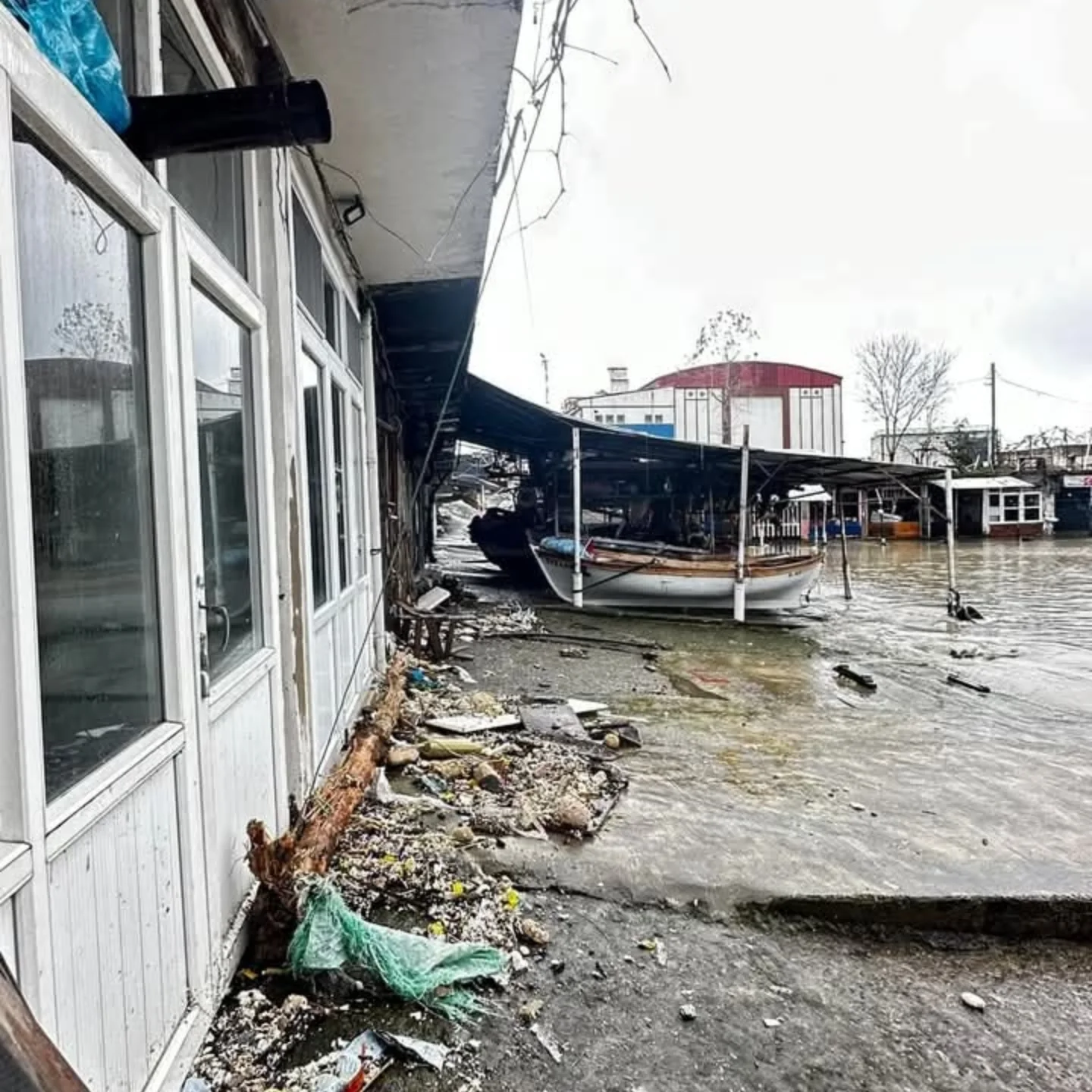 Meteoroloji 11. Bölge Müdürlüğü, Doğu Karadeniz (Giresun-Artvin) hattında fırtına beklendiğini
