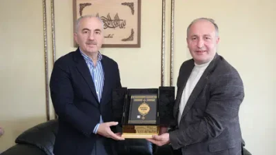 Arhavi Belediye Başkanı Turgay Ataselim, Rize Belediye Başkanı Rahmi Metin’i