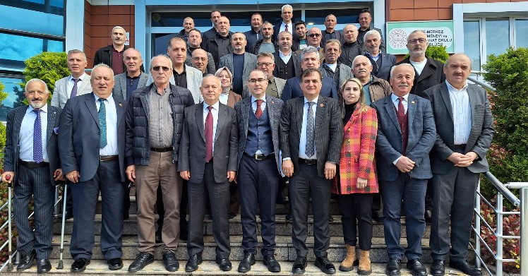 Rize Muhtarlar Federasyonu tarafından düzenlenen istişare toplantısında, kentteki sağlık hizmetleri