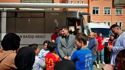 Güneysu'da Türk Kızılayı'nın düzenlediği kan bağışı kampanyası, geniş bir katılımla