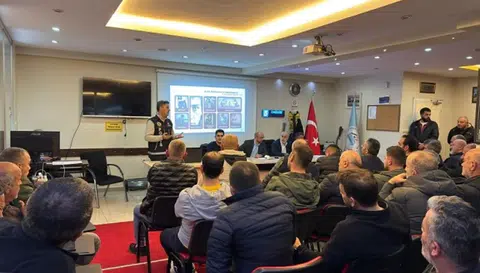 Rize şehir içi minibüs şoförleri, toplumsal farkındalığı artırmak amacıyla düzenlenen