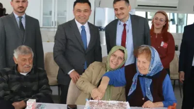 Trabzon Aile ve Sosyal Hizmetler İl Müdürlüğü’ne bağlı Yıldızlı Huzurevi’nde,