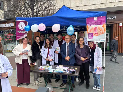 Trabzon'da 1-7 Nisan Ulusal Kanser Haftası kapsamında farkındalık çalışmaları yapıldı.