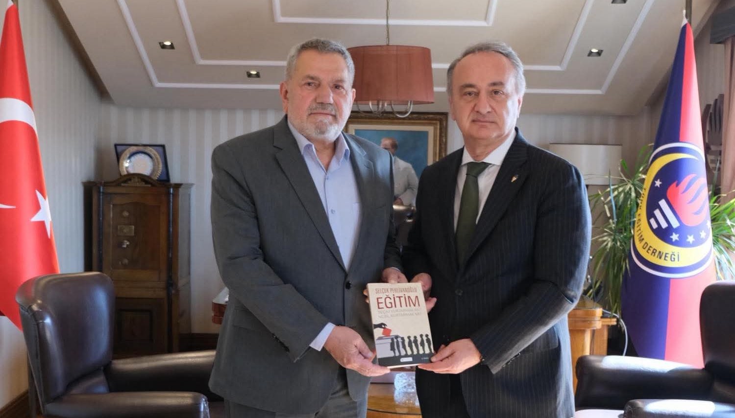 CHP Rize Milletvekili Tahsin Ocaklı, eğitim alanındaki temasları kapsamında Türk