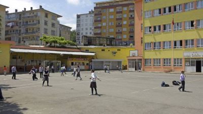 Rize’de son günlerde okul ve veli gruplarında gerçeği yansıtmayan, kamuoyunu