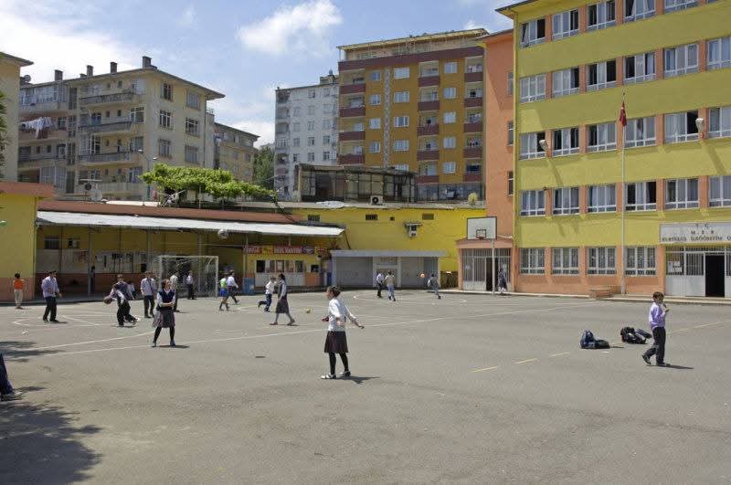 Rize’de son günlerde okul ve veli gruplarında gerçeği yansıtmayan, kamuoyunu