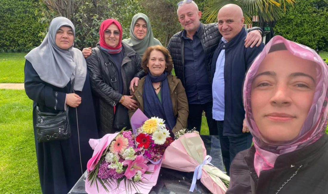 İKİZDERE’DE 40 YIL ÖNCE GÖREV YAPAN İLKOKUL ÖĞRETMENLERİNİ UNUTMADILAR.