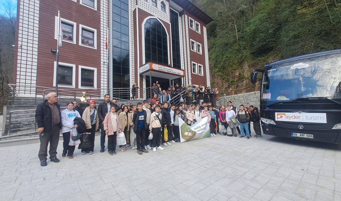 Rize’nin Çamlıhemşin ilçesinde eğitim veren Hafize Haşim Haşimoğlu Anadolu İmam