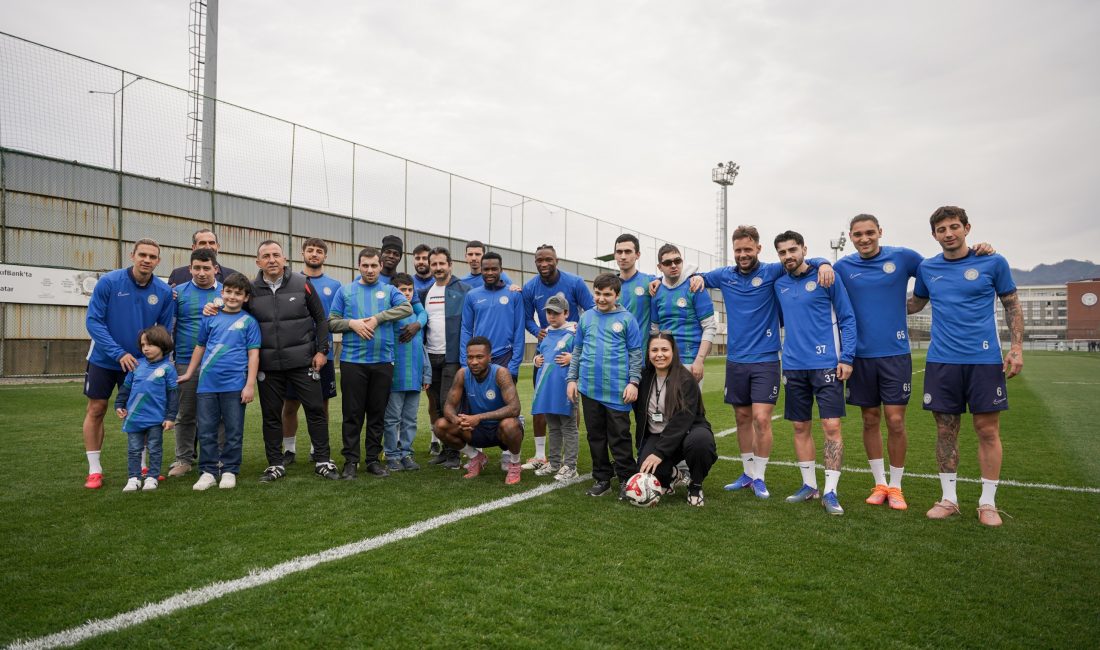 Çaykur Rizespor, Dünya Otizm Farkındalık Günü kapsamında özel bireyleri tesislerinde