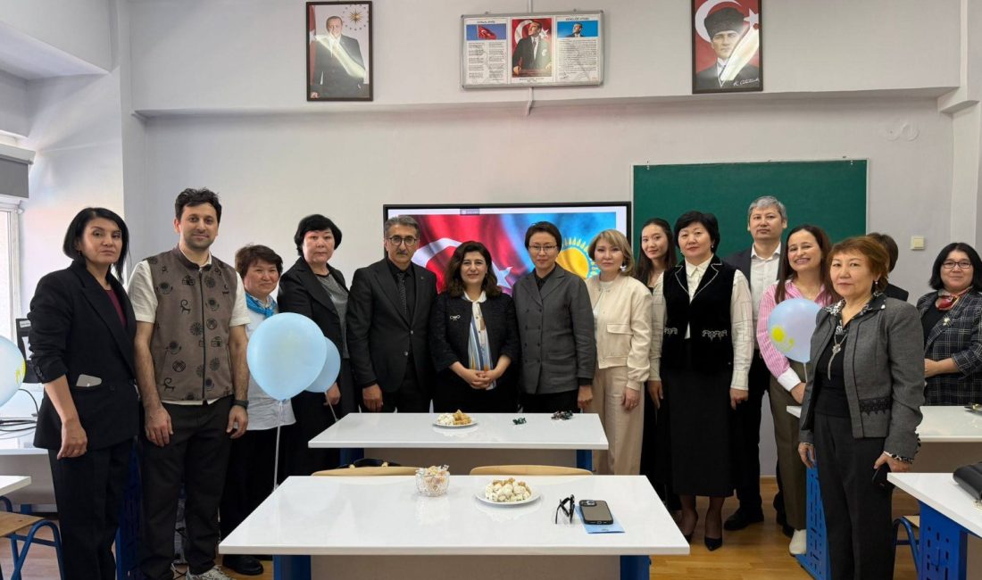 Kazakistan'da 19.yüzyılda yaşamış Kazak şair, filozof, besteci ve modern Kazak