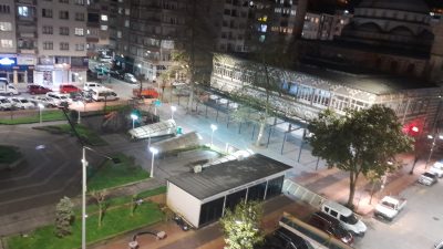 Rize’de bulunan Sahil Camii ve çevresi, yapılan yenileme ve aydınlatma