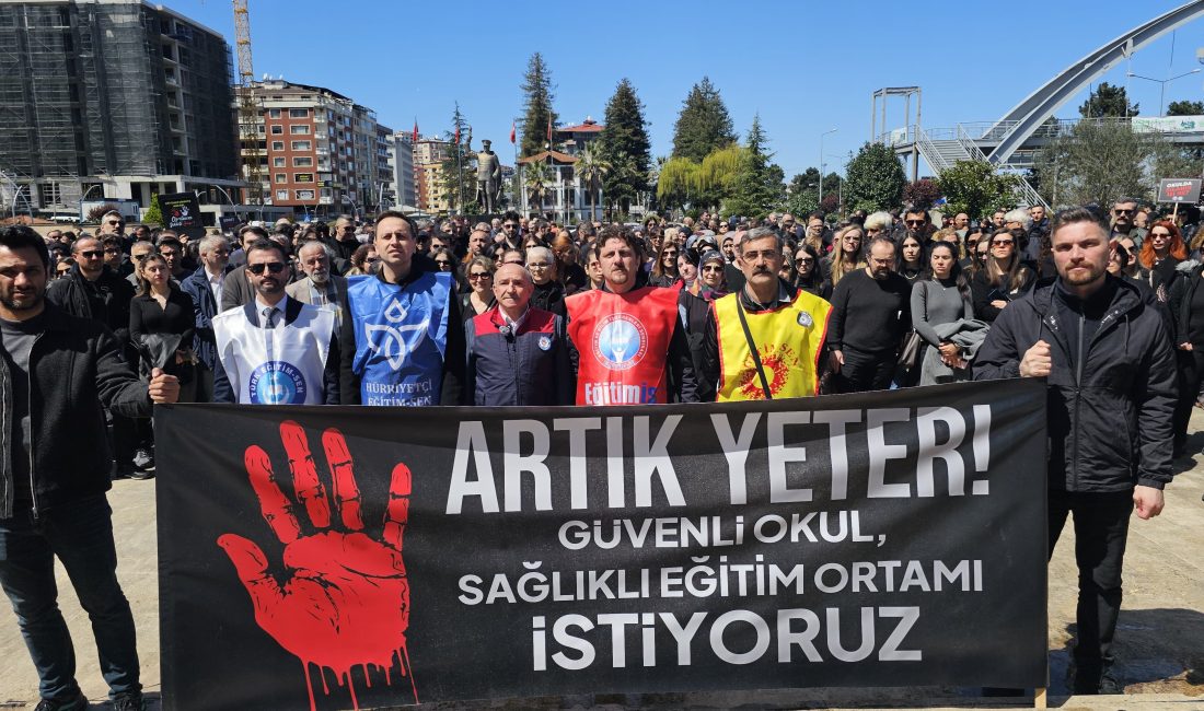 Rize’de Valilik önünde gerçekleştirilen Eğitim-İş.,Türk Eğitimsen.Hürsen,ve Eğitim Birsen' temsilcilerinin 