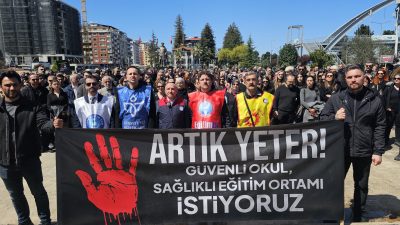 Rize’de Valilik önünde gerçekleştirilen Eğitim-İş.,Türk Eğitimsen.Hürsen,ve Eğitim Birsen' temsilcilerinin 