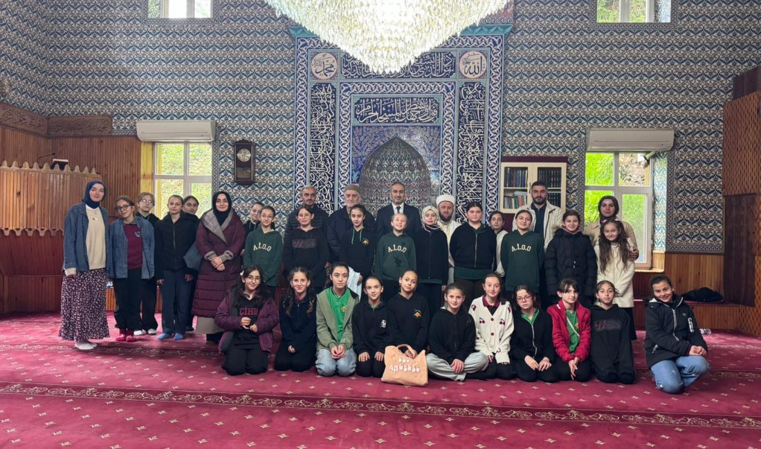 Rize’nin Çamlıhemşin ilçesinde, “Çevreme Duyarlıyım, Değerlerime Sahip Çıkıyorum (ÇEDES)” projesi