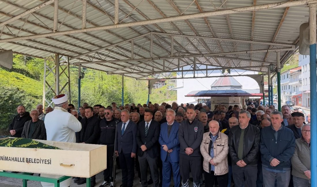 İKİZDERE-GÜNEYCE KÖYÜNDE KILINAN CENAZE NAMAZINA KAYMAKAM VE BELEDİYE BAŞKANIDA KATILDI