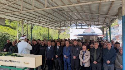 İKİZDERE-GÜNEYCE KÖYÜNDE KILINAN CENAZE NAMAZINA KAYMAKAM VE BELEDİYE BAŞKANIDA KATILDI