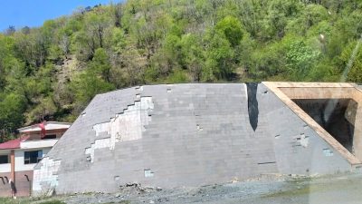 İKİZDERE-GÜNEYCE TÜNELİ GİRİŞLERİNDE TAŞLAR DÜŞÜYOR İLGİLENEN YOK, BAKAN YOK
