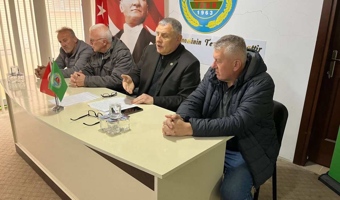 Arhavi Ziraat Obasında Yaş çay sezonu öncesi gerçekleştirilen toplantıda yaş