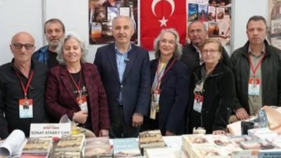 Rahmi Metin, 3. Rize Kitap Günleri kapsamında etkinlik alanını ziyaret