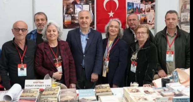 Rahmi Metin, 3. Rize Kitap Günleri kapsamında etkinlik alanını ziyaret