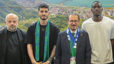 Çaykur Rizespor futbolcuları Samet Akaydın, Taha Şahin ve kaleci Yahia